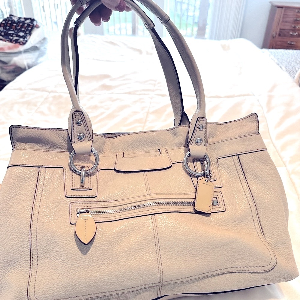 Elegant Coach Cream Genuine Leather Tote Bag